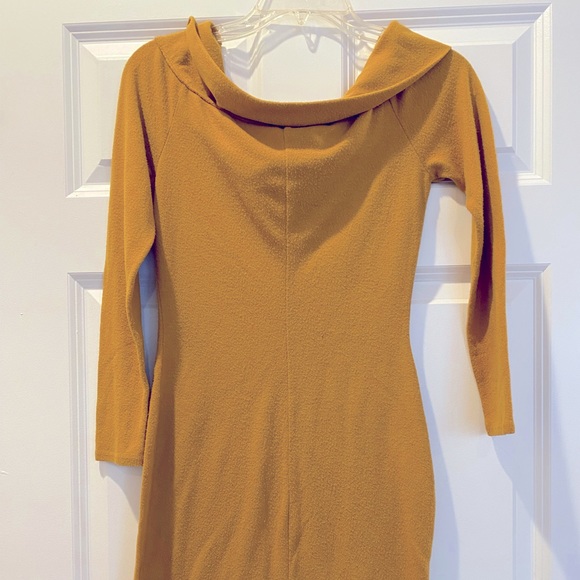 A light, sweater dress - Picture 2 of 3